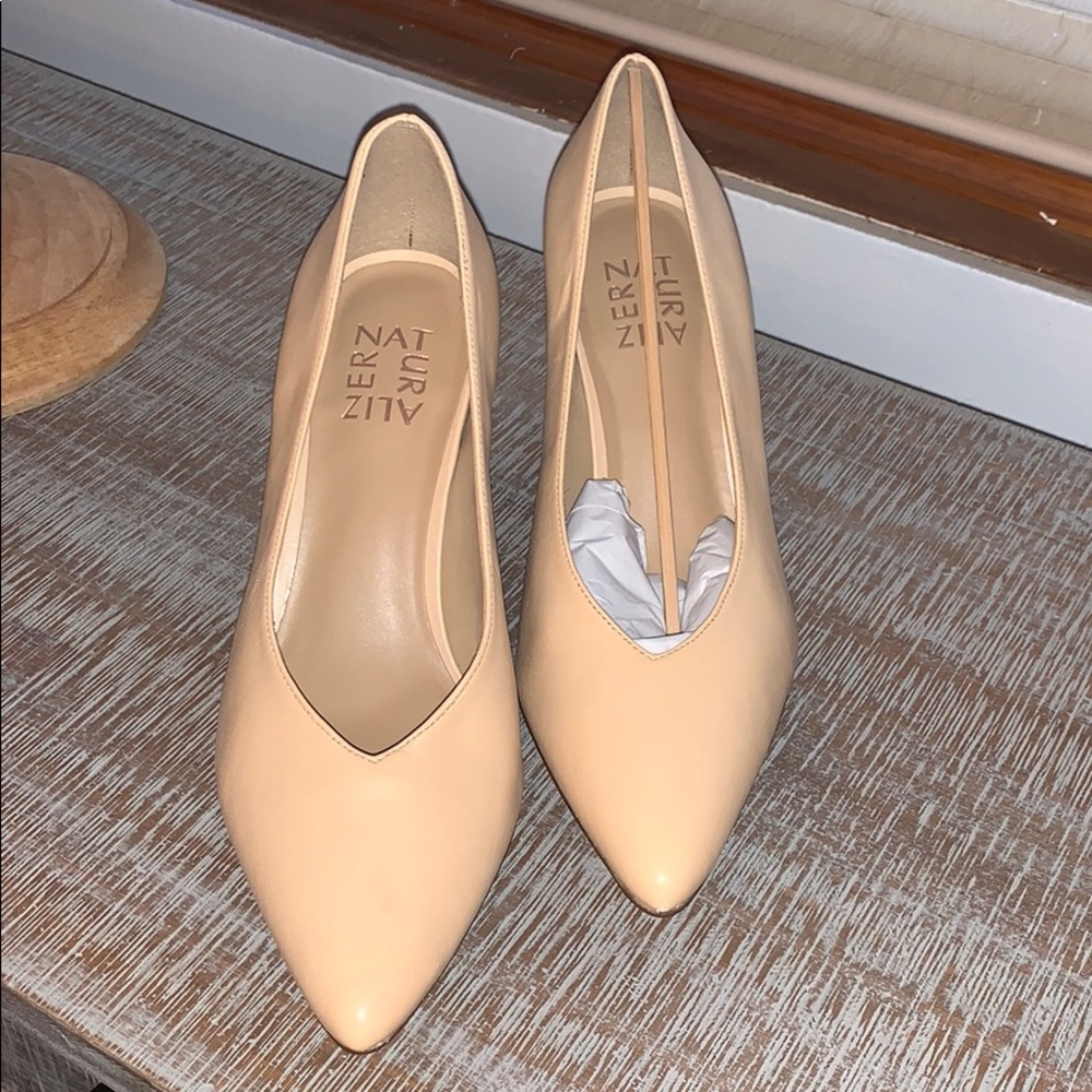 NATURALIZER LEATHER PUMPS